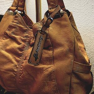 b Makowski women’s leather purse with over shoulder strap